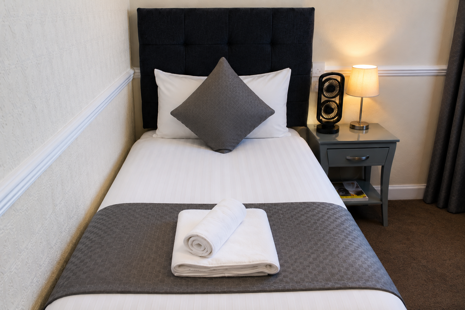 Single bed at Mars Hotel Seaview